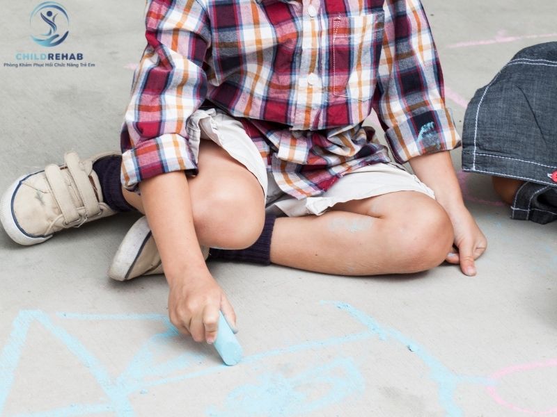 Lệch Trục Chi Dưới Ở Trẻ 6 Tuổi Có Cần Đi Đánh Giá Không? 2026 | ChildRehab