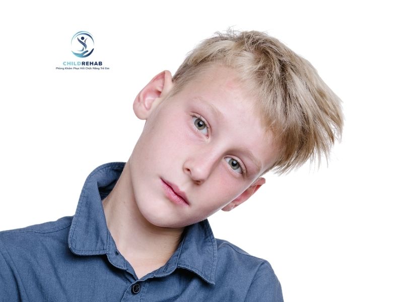 Trẻ Chỉ Quay Đầu Về Một Phía Có Đáng Lo Không? 2026 | ChildRehab