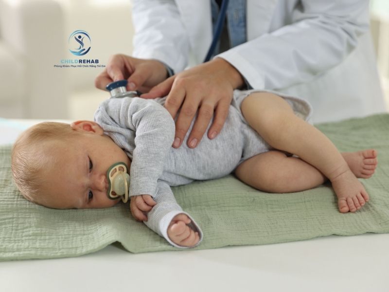 Khi Nào NÊN Đưa Trẻ Đi Kiểm Tra Vẹo Cổ? 2026 | ChildRehab