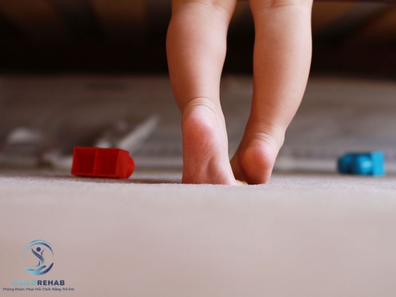 Bé Đi Nhón Chân Có Sao Không? Những Điều Phụ Huynh Cần Biết 2026 | ChildRehab