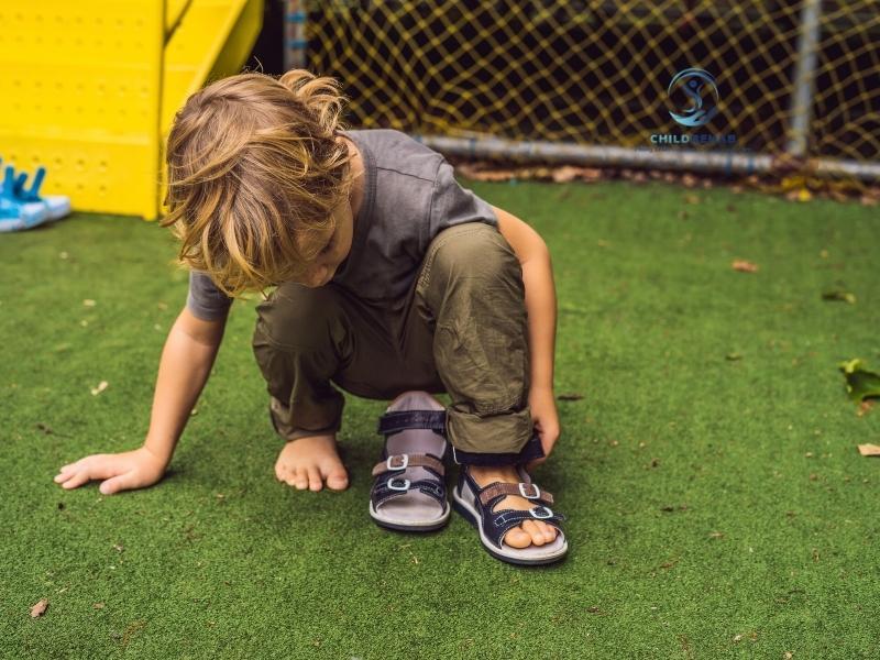 Trẻ Bị Bàn Chân Bẹt Có Dễ Té Ngã Hơn Không? 2026 | ChildRehab