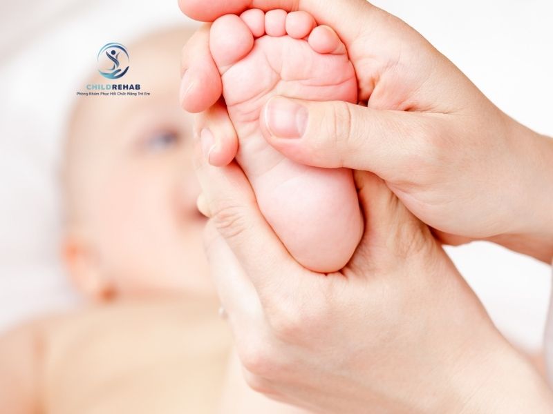 Bao Lâu Nên Đánh Giá Lại Trẻ Bị Bàn Chân Bẹt? 2026 | ChildRehab