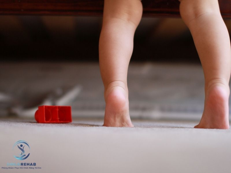 Những Hiểu Lầm Phổ Biến Về Trẻ Đi Bằng Mũi Chân Mà Phụ Huynh Nên Biết 2026 | ChildRehab