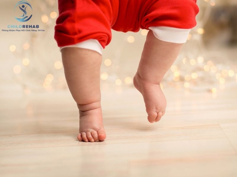Trẻ Chỉ Đi Nhón Chân Khi Vui Chơi Có Bình Thường Không? 2026 | ChildRehab