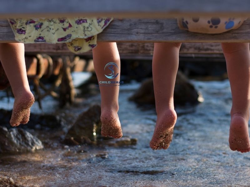 Nguyên Nhân Chân Chữ X Ở Trẻ Là Gì? Những Yếu Tố Phụ Huynh Nên Biết 2026 | ChildRehab