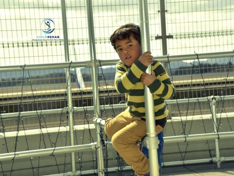 Chân Chữ X Ở Trẻ 4 Tuổi Có Còn Bình Thường Không? 2026 | ChildRehab