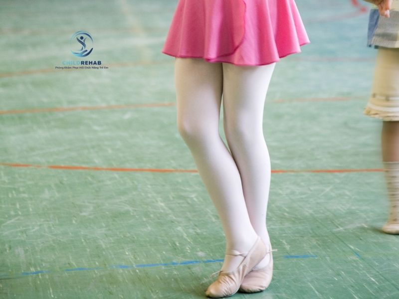 Chân Chữ X Ở Trẻ 6 Tuổi Có Cần Đưa Đi Đánh Giá Không? 2026 | ChildRehab