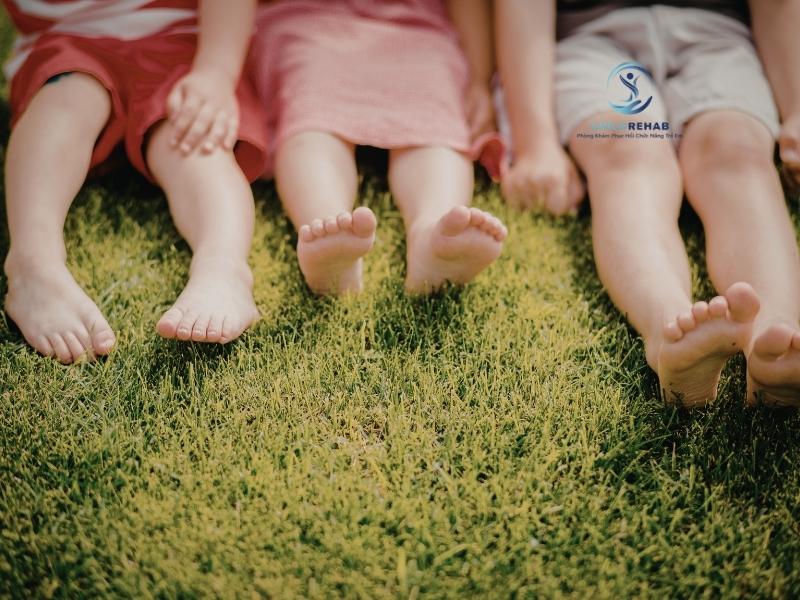 Mấy Tuổi Thì Chân Chữ X Ở Trẻ Có Thể Tự Điều Chỉnh? 2026 | ChildRehab