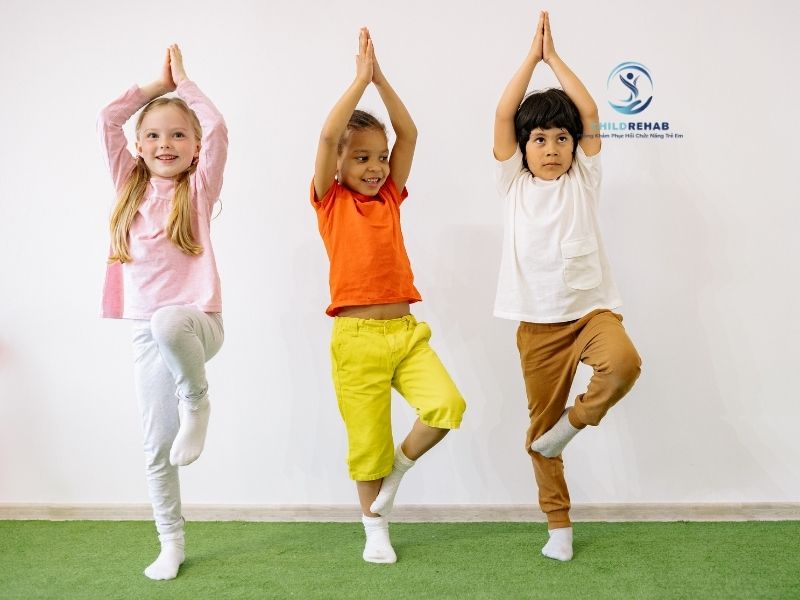 Bài Tập Cho Trẻ Bị Chân Chữ X Hỗ Trợ Tư Thế Và Dáng Đi 2026 | ChildRehab