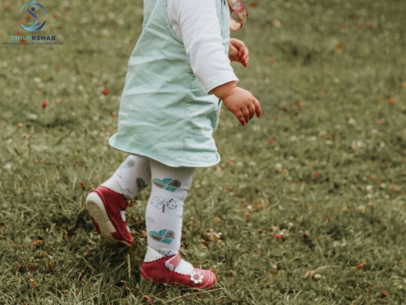 Khi Nào Việc Đi Bằng Mũi Chân Không Còn Là Hiện Tượng Bình Thường? 2026 | ChildRehab