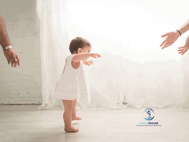 Đi Sớm Có Làm Trẻ Bị Chân Chữ O Không? 2026 | ChildRehab