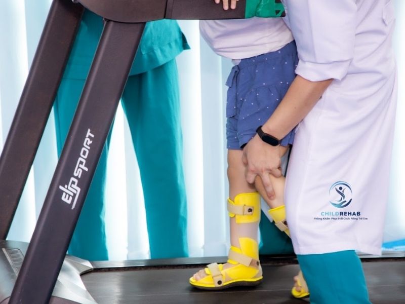 Bác Sĩ Hoặc Chuyên Gia Sẽ Kiểm Tra Chân Chữ O Ở Trẻ Như Thế Nào? 2026 | ChildRehab