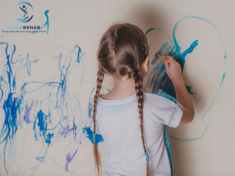 Dấu Hiệu Tự Kỷ Ở Trẻ Theo Từng Độ Tuổi 2026 | ChildRehab