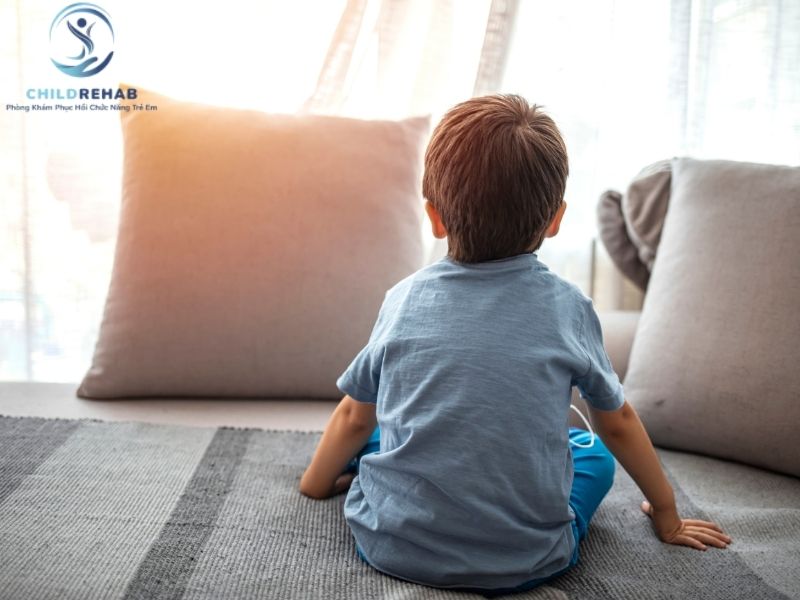 Dấu Hiệu Tự Kỷ Ở Trẻ 2 Tuổi Phụ Huynh Cần Biết 2026 | ChildRehab
