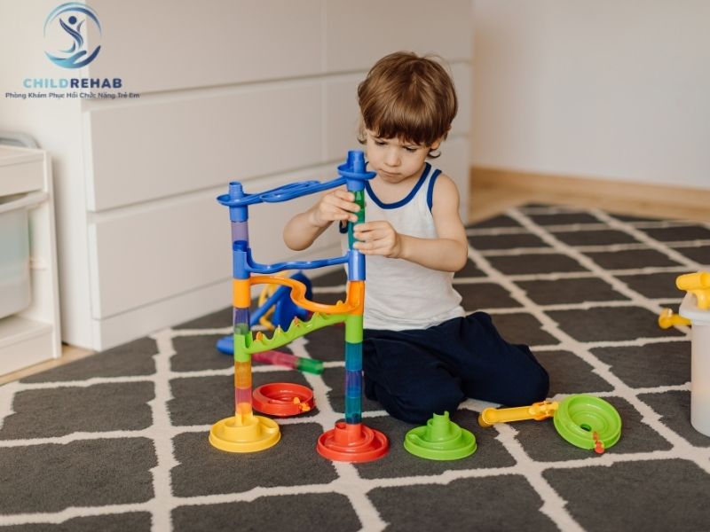 Dấu Hiệu Tự Kỷ Ở Trẻ 3 Tuổi Có Dễ Nhận Biết Không? 2026 | ChildRehab