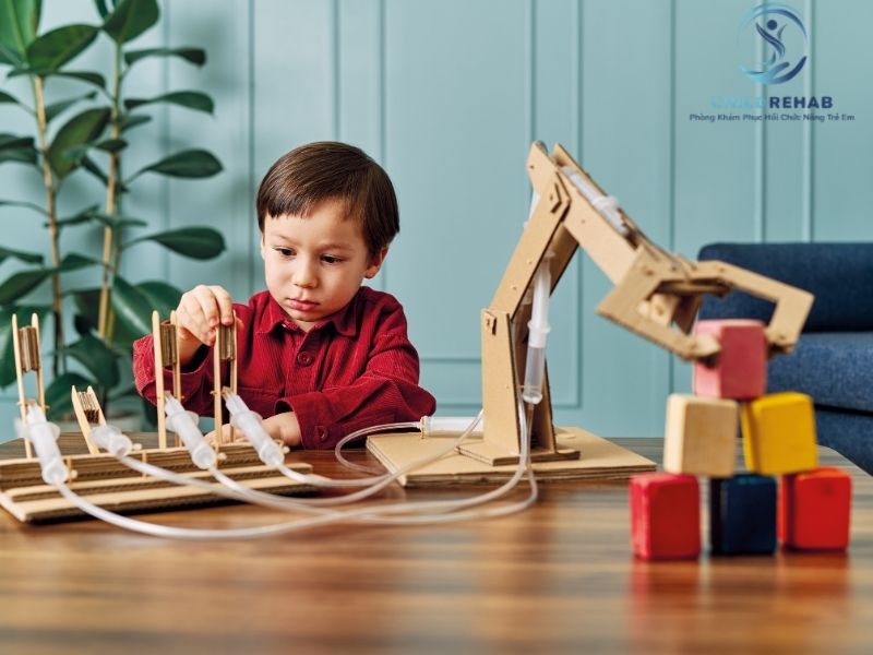 Trẻ Ít Giao Tiếp Có Phải Tự Kỷ Không? 2026 | ChildRehab