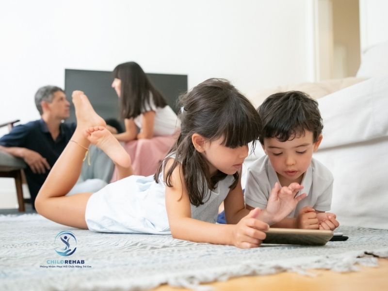 Trẻ Nói Ít Hơn Bạn Cùng Tuổi Có Đáng Lo Không? 2026 | ChildRehab