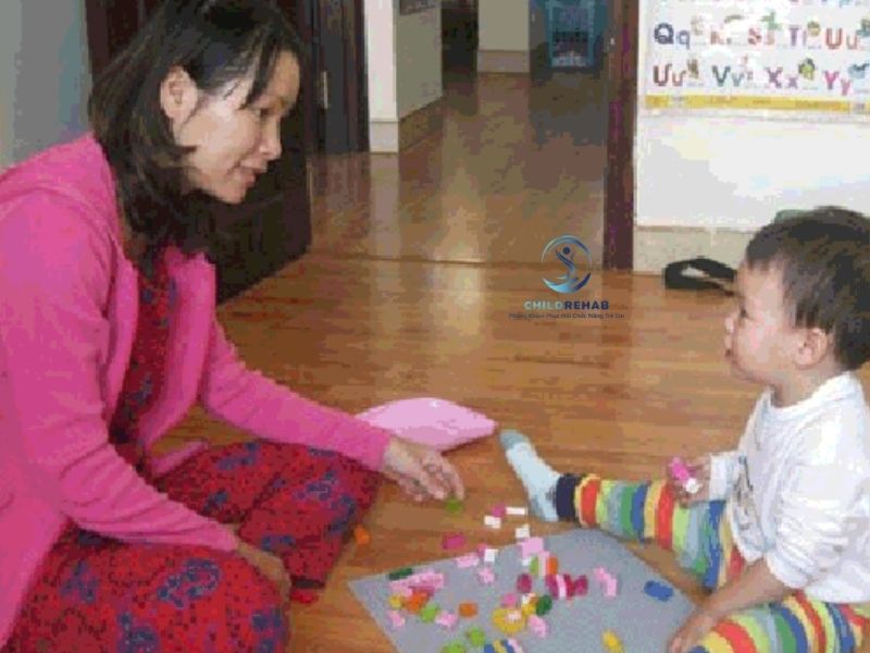Những Biểu Hiện Trẻ Chậm Nói Cha Mẹ Không Nên Bỏ Qua 2026 | ChildRehab
