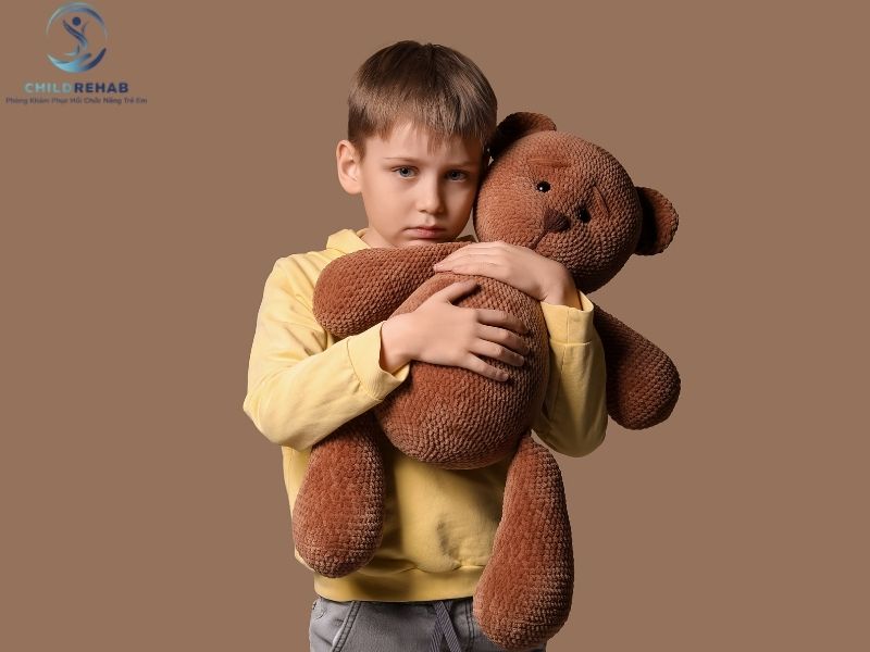 Trẻ Ít Giao Tiếp Có Phải Chắc Chắn Là Tự Kỷ Không? 2026 | ChildRehab