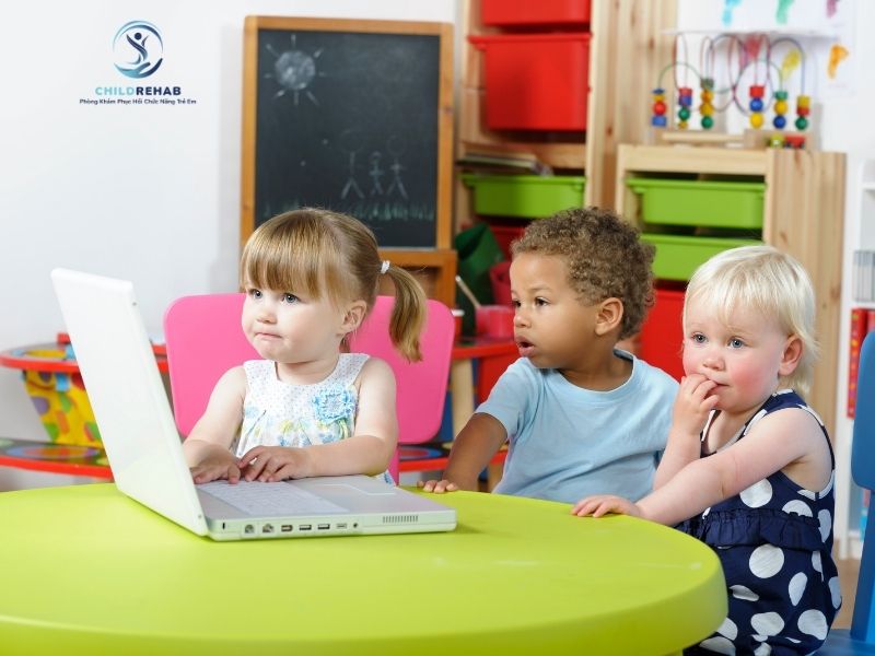 Vì Sao Trẻ Vụng Về Hơn Bạn Cùng Tuổi? 2026 | ChildRehab