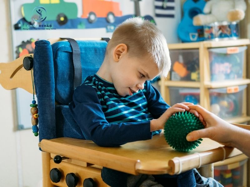 Dấu Hiệu Không Nên Chờ Thêm Khi Trẻ Có Khó Khăn Về Vận Động Hoặc Cảm Giác 2026 | ChildRehab