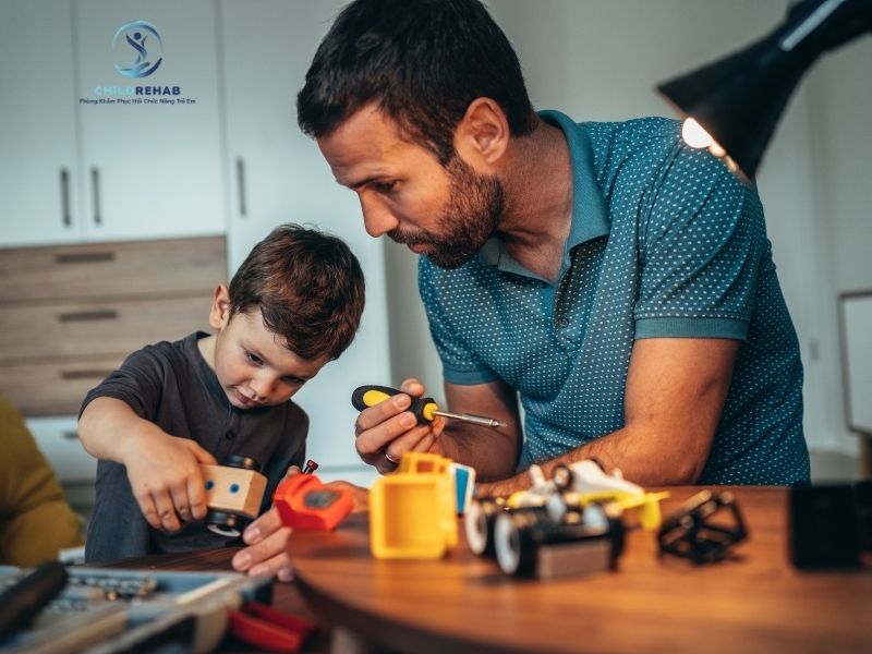 Cha Mẹ Nên Làm Gì Khi Nghi Ngờ Con Chậm Vận Động? 2026 | ChildRehab