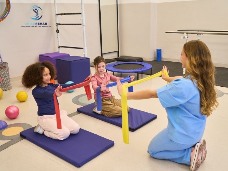 Có Nên Tự Tìm Bài Tập Khi Con Có Vấn Đề Về Vận Động Không? 2026 | ChildRehab
