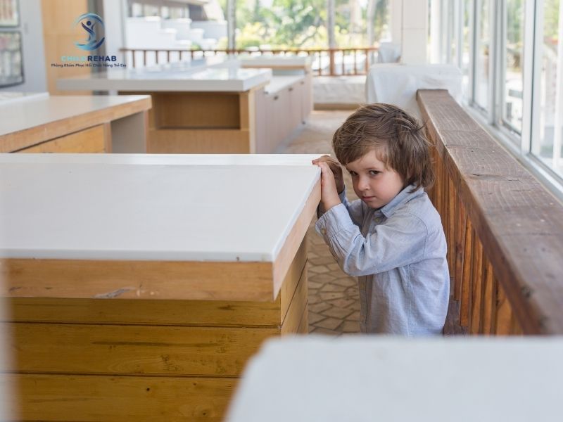 Trẻ Nhút Nhát Có Phải Vấn Đề Kỹ Năng Xã Hội? 2026 | ChildRehab