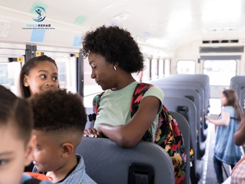 Cách Giúp Trẻ Tự Tin Giao Tiếp Với Người Khác 2026 | ChildRehab