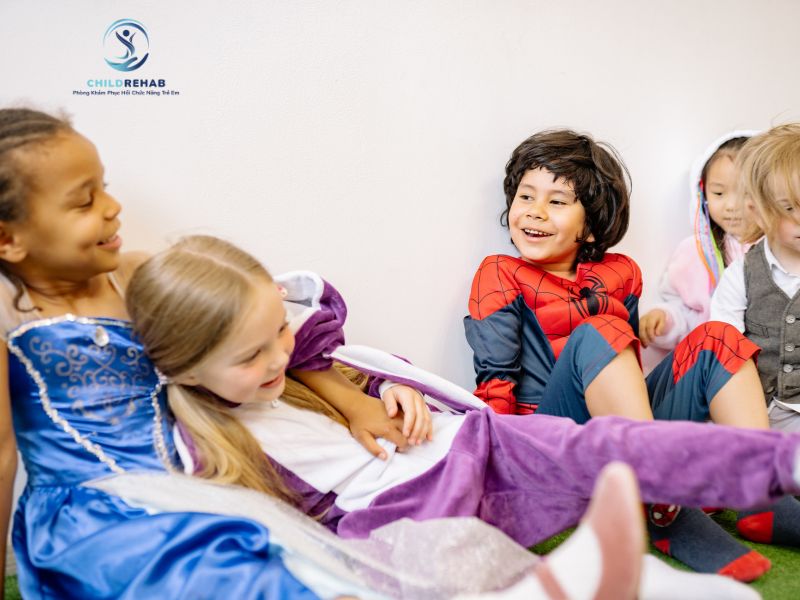Kỹ Năng Xã Hội Cho Trẻ 3–4 Tuổi 2026 | ChildRehab