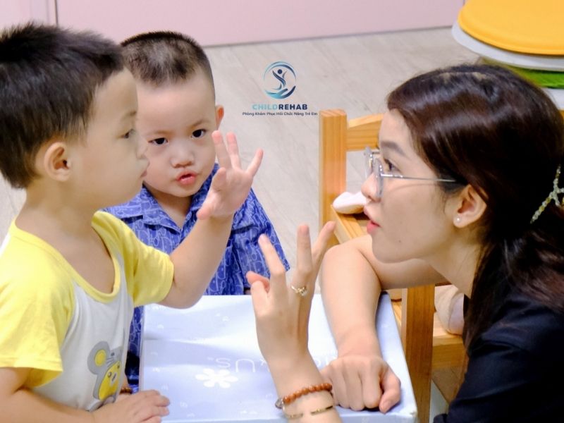Cách Giúp Trẻ Hợp Tác Hơn Trong Sinh Hoạt 2026 | ChildRehab