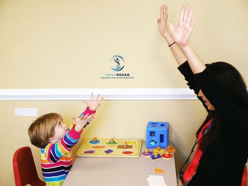 Phụ Huynh Cần Chuẩn Bị Gì Khi Cho Trẻ Đi Can Thiệp? 2026 | ChildRehab