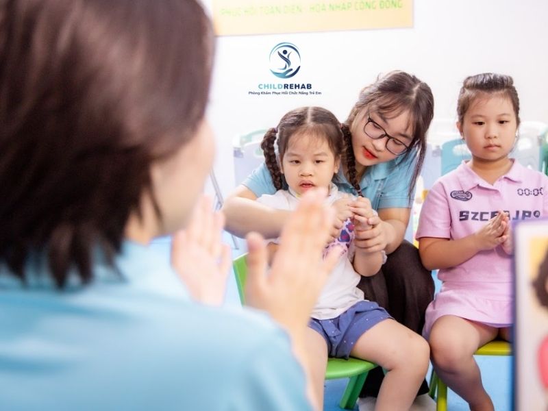 Trẻ Không Biết Chơi Có Sao Không? 2026 | ChildRehab