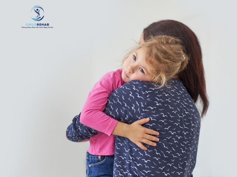 Trẻ Bám Cha Mẹ Quá Mức Có Bình Thường Không? 2026 | ChildRehab