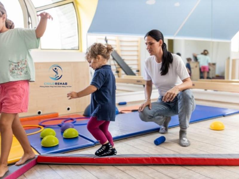 So Sánh Trẻ Can Thiệp Sớm Và Không Can Thiệp: Sự Khác Biệt Rõ Ràng 2026 | ChildRehab