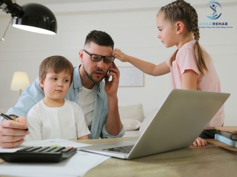Phụ Huynh Bận Rộn Tại Hà Nội (Khu Vực Hà Đông) Có Thể Đồng Hành Với Con Như Thế Nào?