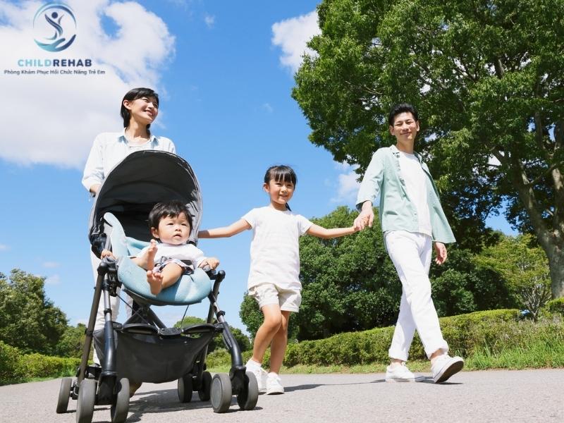 Phụ Huynh Nên Làm Gì Khi Nghi Ngờ Trẻ Đi Bằng Mũi Chân Bất Thường? 2026 | ChildRehab