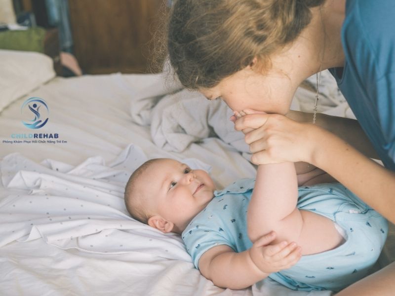 Cách Nhận Biết Trẻ Bị Chân Chữ X Tại Nhà Đơn Giản Mà Phụ Huynh Nên Biết 2026 | ChildRehab