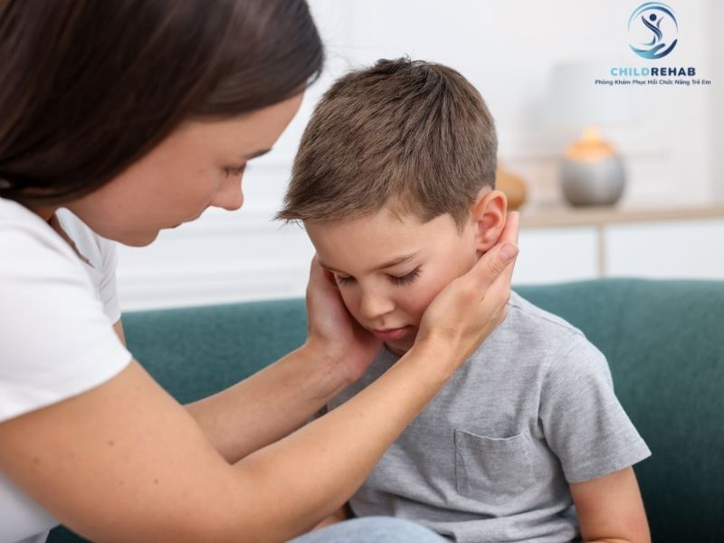 Dấu Hiệu Trẻ Cần Được Đánh Giá Vận Động Sớm 2026 | ChildRehab
