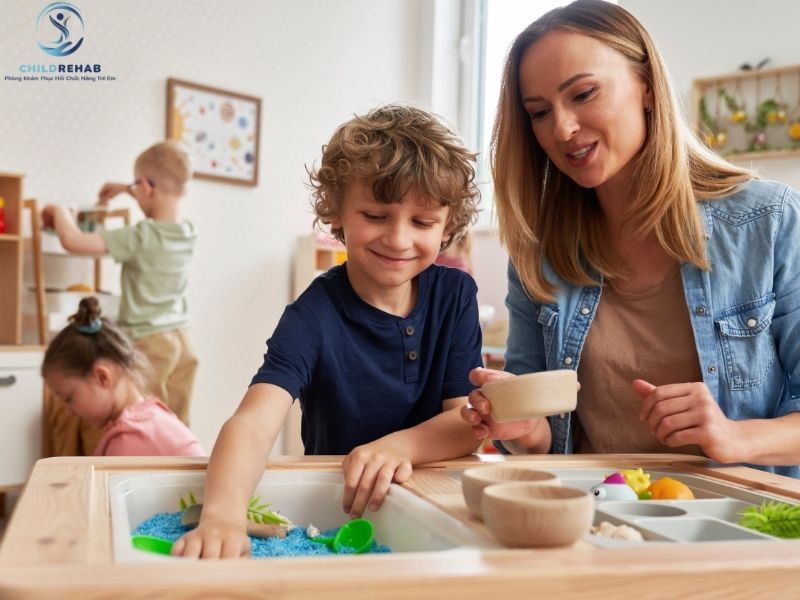 Có Cần Chuyên Gia Hướng Dẫn Khi Cho Trẻ Tập Tại Nhà Không? 2026 | ChildRehab