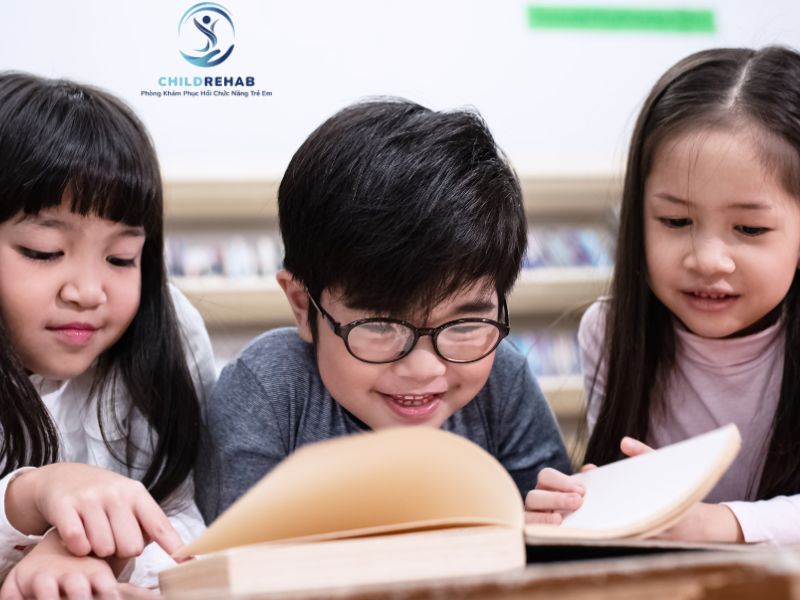 Cách Giúp Trẻ Tự Tin Giao Tiếp Với Người Khác 2026 | ChildRehab