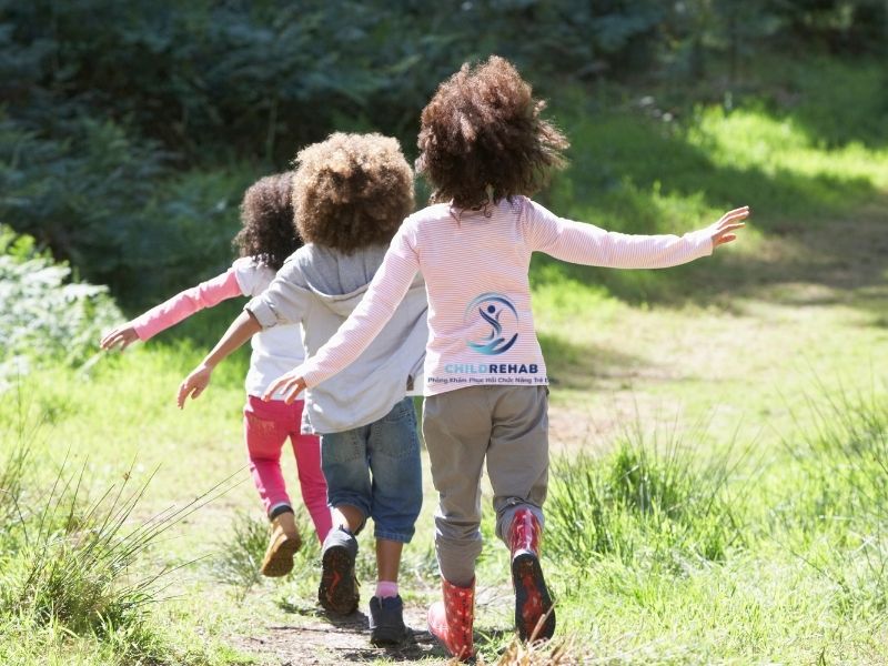 Có Nên Giấu Tình Trạng Của Con Khi Đi Học Không? 2026 | ChildRehab