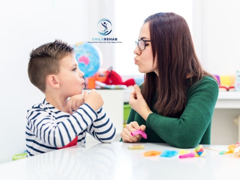 Trẻ Chậm Nói Vào Lớp 1 Có Theo Kịp Các Bạn Không? 2026 | ChildRehab