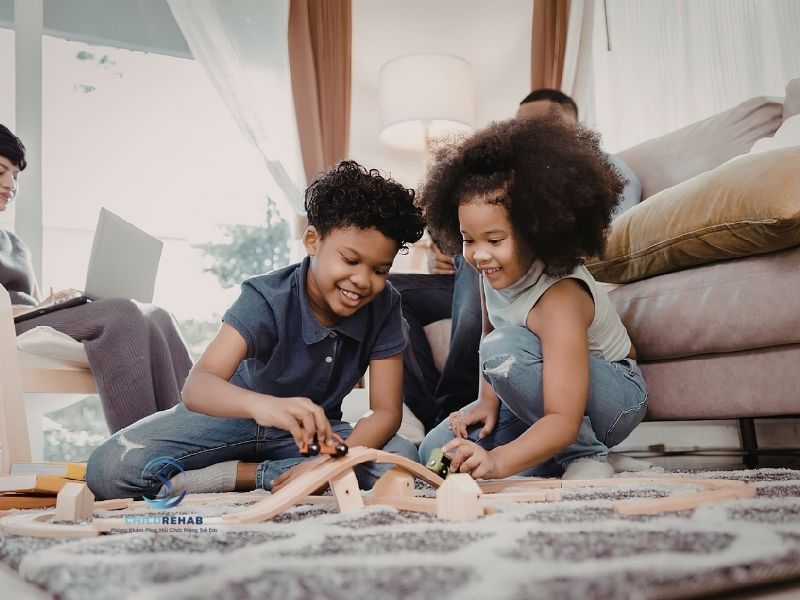 So sánh ABA với các phương pháp can thiệp khác dành cho trẻ tự kỷ.