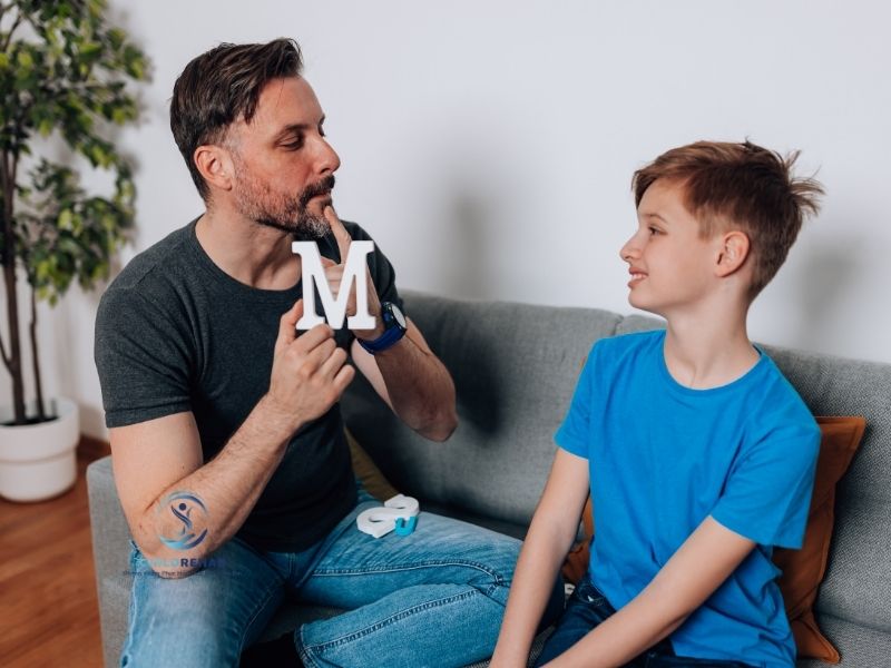 Hướng dẫn phụ huynh áp dụng các hoạt động giao tiếp đơn giản tại nhà.