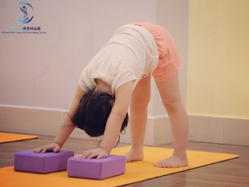 Bài tập chỉnh tư thế cho trẻ có hiệu quả không còn phụ thuộc vào nguyên nhân, độ tuổi và cách thực hiện.