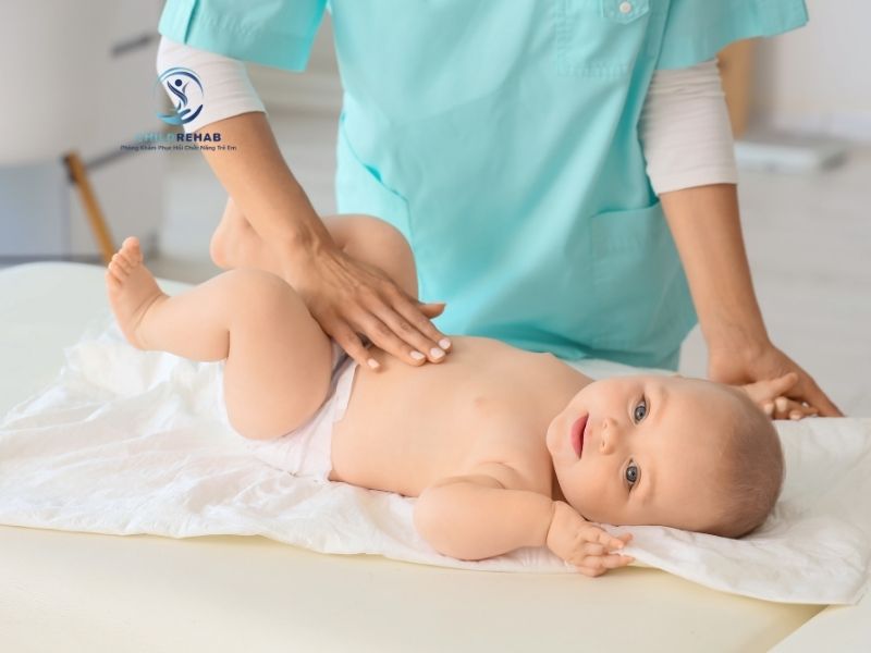 Thời điểm phù hợp để đánh giá lại tình trạng vẹo cổ ở trẻ trong quá trình can thiệp.