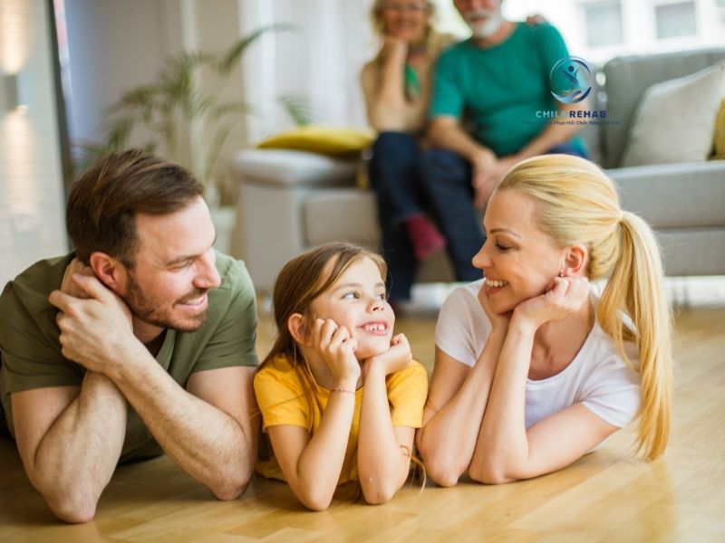 Tình yêu dành cho con đôi khi cũng khiến cha mẹ dễ lo xa và sợ hãi nhiều hơn mức cần thiết.