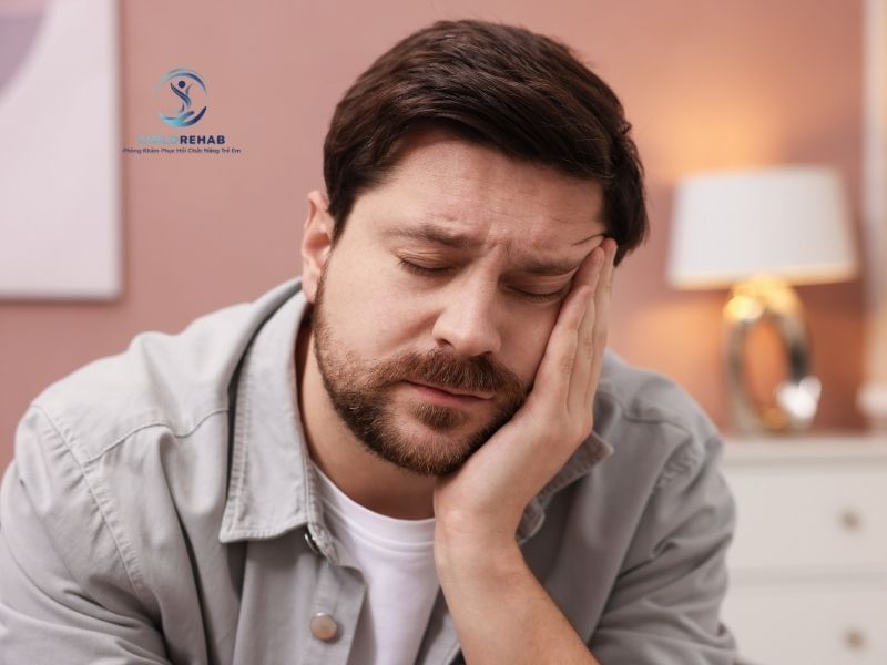 Việc nhắc con lặp đi lặp lại rất dễ khiến cả cha mẹ và trẻ cùng mệt.