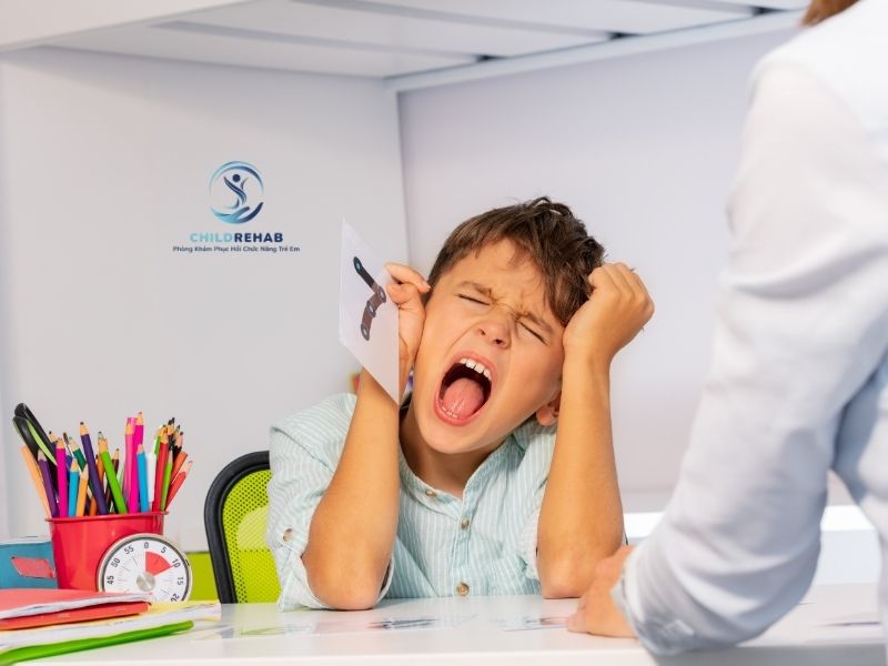 Góc nhìn từ phụ huynh và chuyên gia về quyền lợi, tâm lý và những điều cha mẹ cần hiểu trước khi quyết định cho con.
